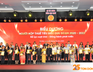 Quá trình phát triển của Tôn Đông Á gắn liền với ai?