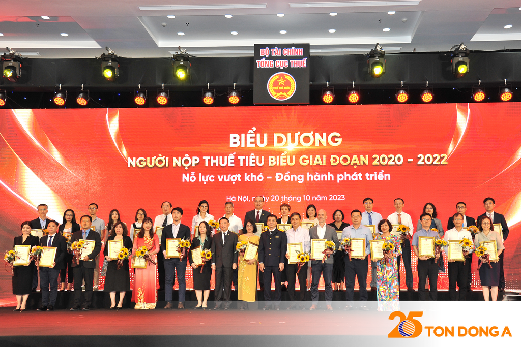 Quá trình phát triển của Tôn Đông Á gắn liền với ai?