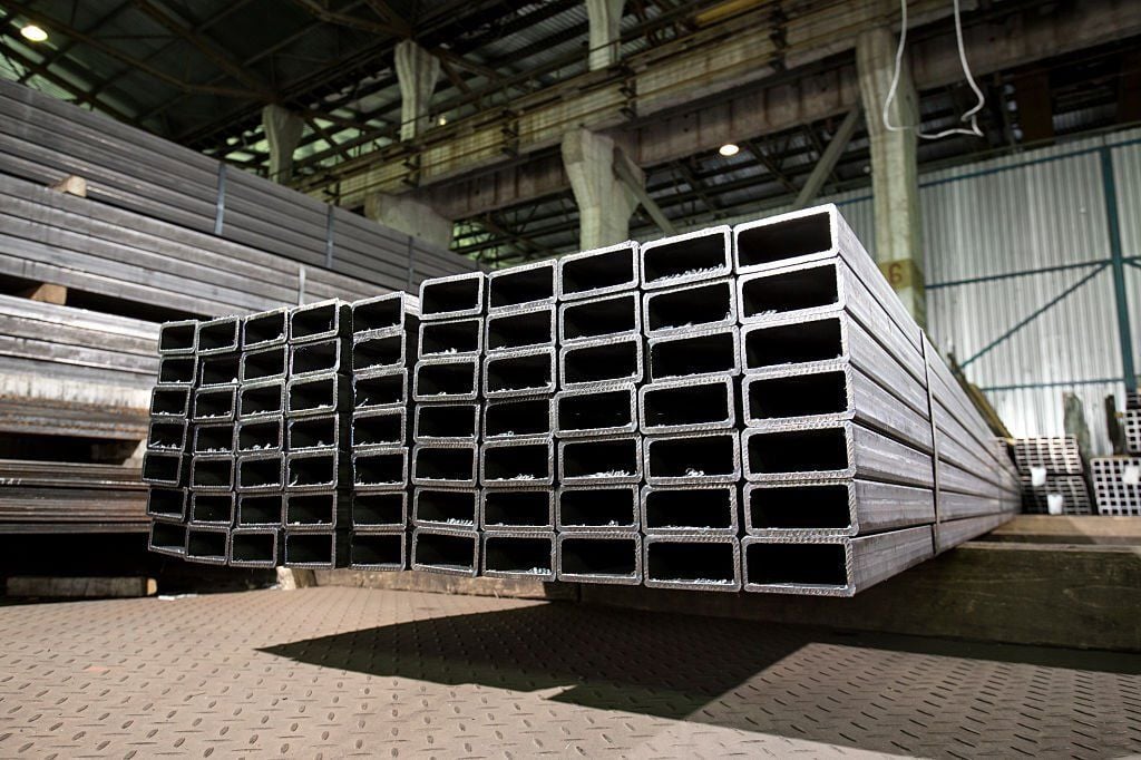 Sắt hộp 5x15 nặng bao nhiêu kg?